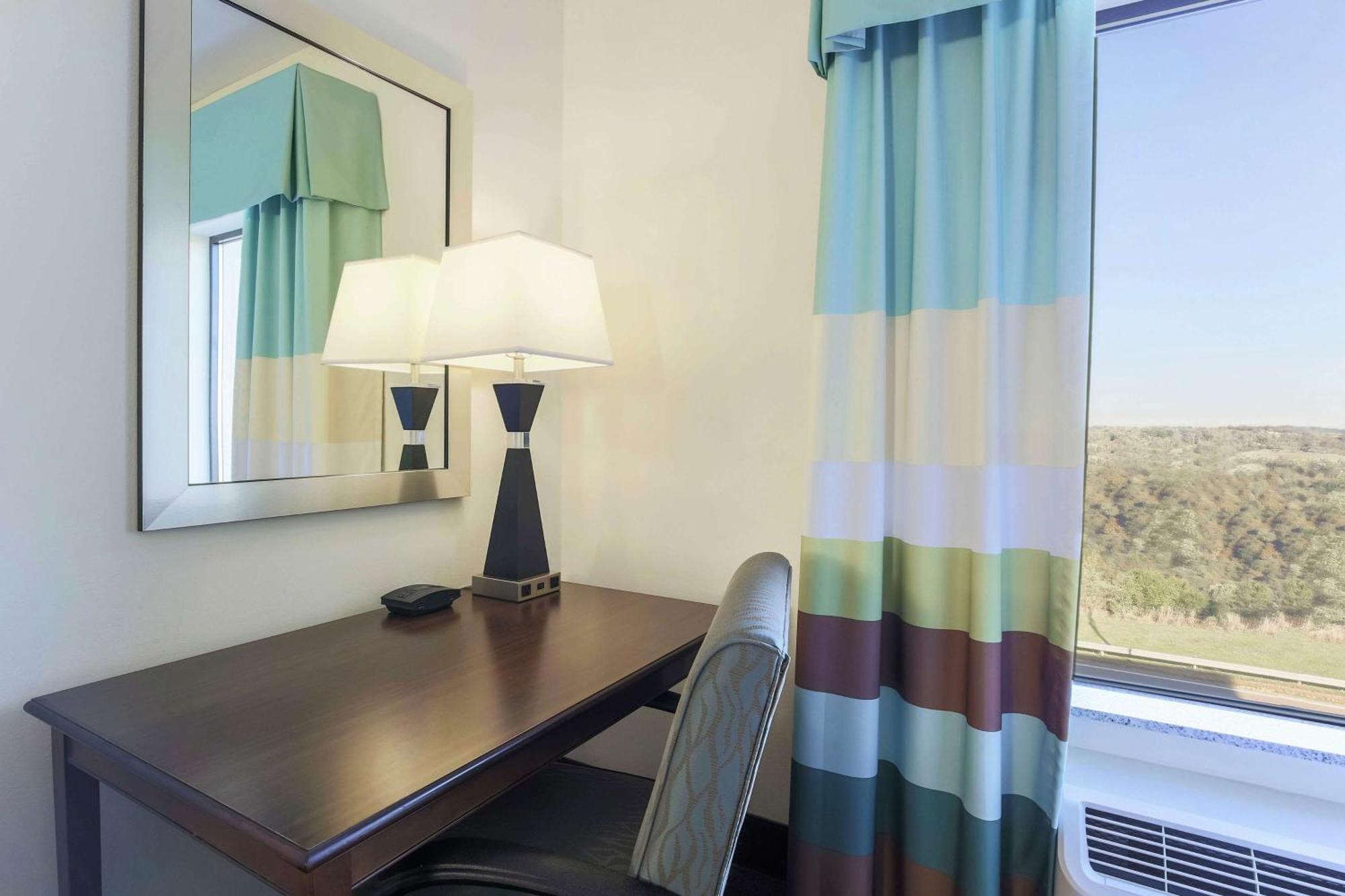 Hampton Inn & Suites Wheeling - The Highlands Triadelphia Екстериор снимка