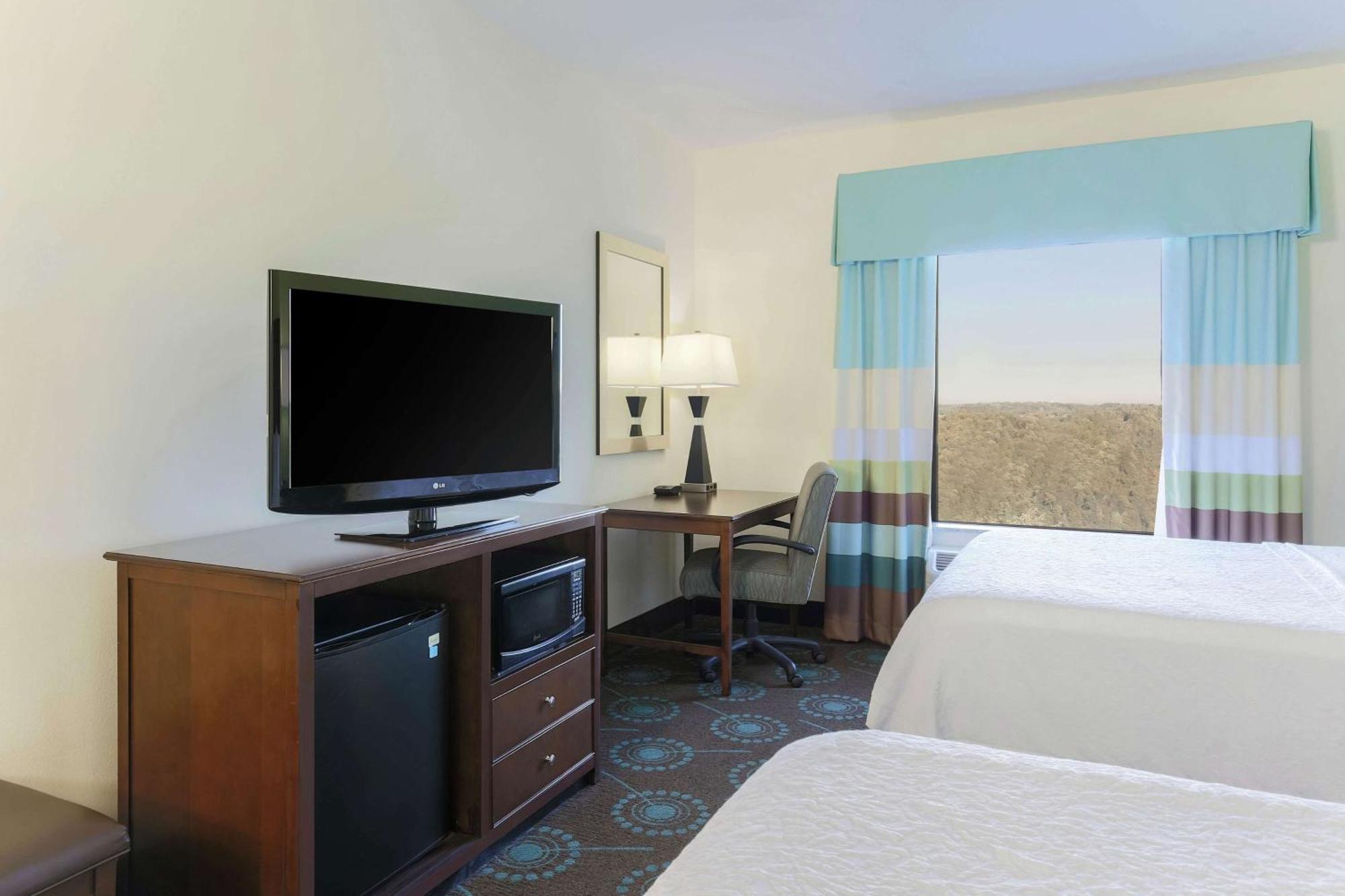 Hampton Inn & Suites Wheeling - The Highlands Triadelphia Екстериор снимка