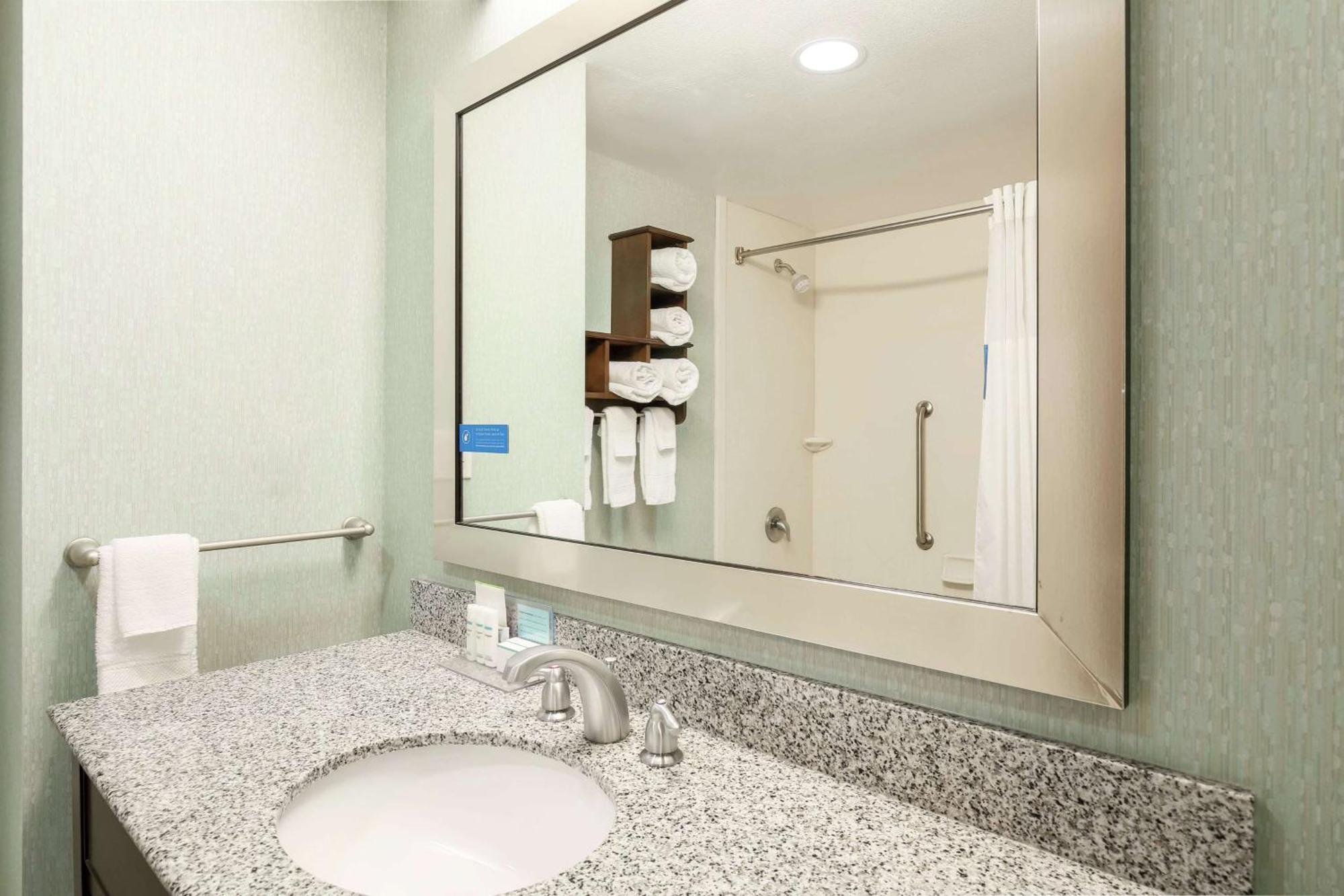 Hampton Inn & Suites Wheeling - The Highlands Triadelphia Екстериор снимка
