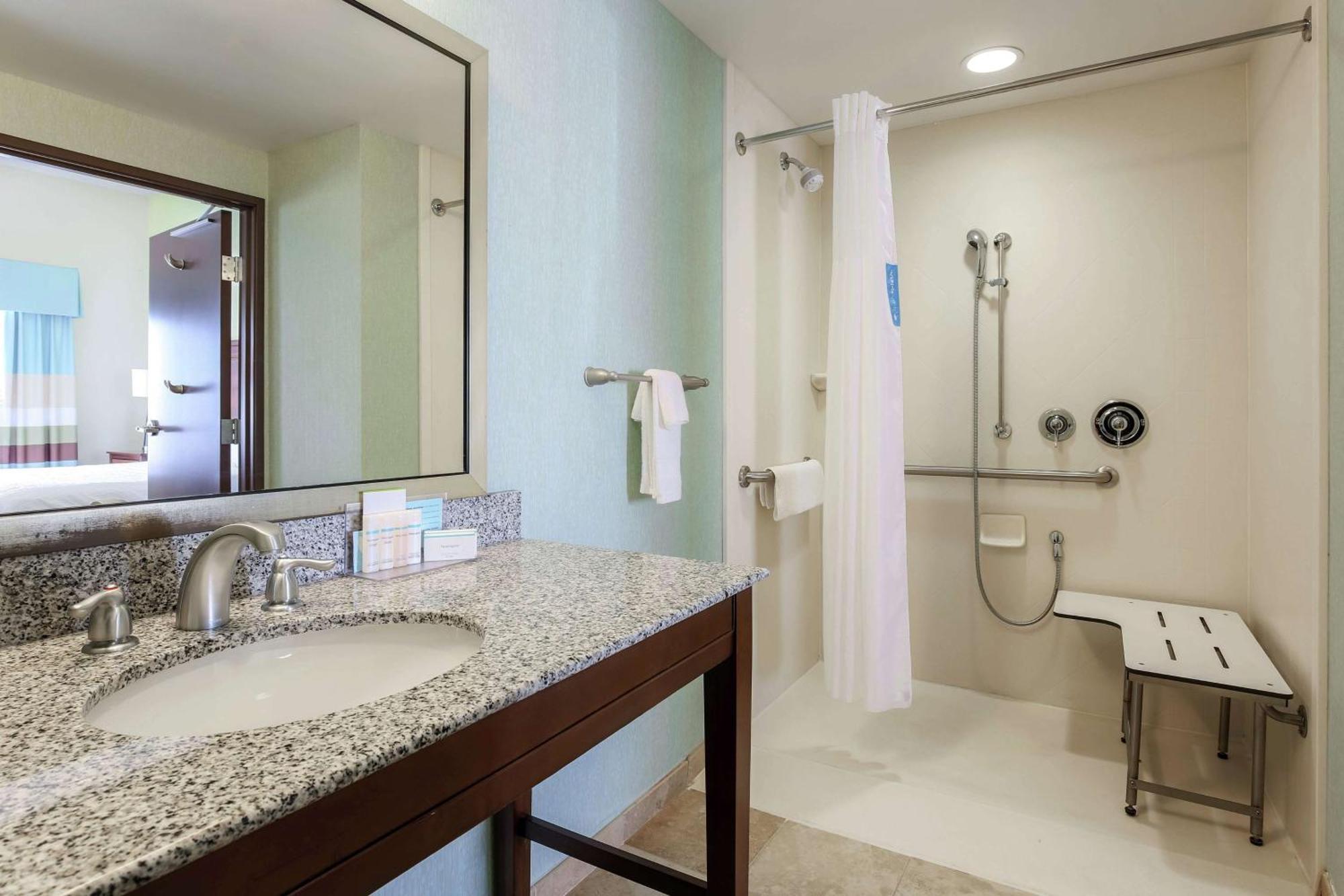 Hampton Inn & Suites Wheeling - The Highlands Triadelphia Екстериор снимка