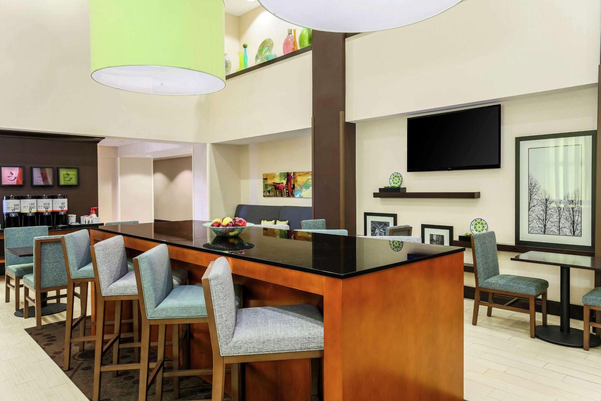 Hampton Inn & Suites Wheeling - The Highlands Triadelphia Екстериор снимка