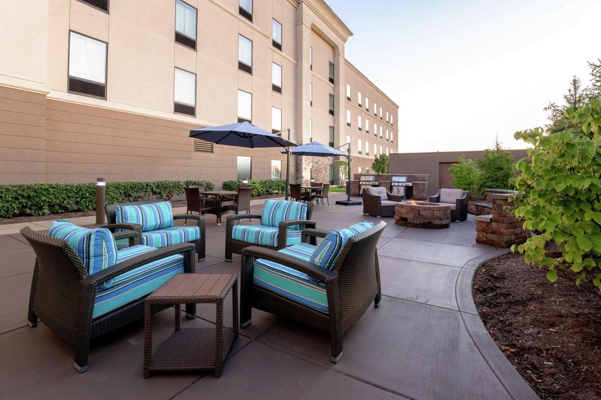 Hampton Inn & Suites Wheeling - The Highlands Triadelphia Екстериор снимка
