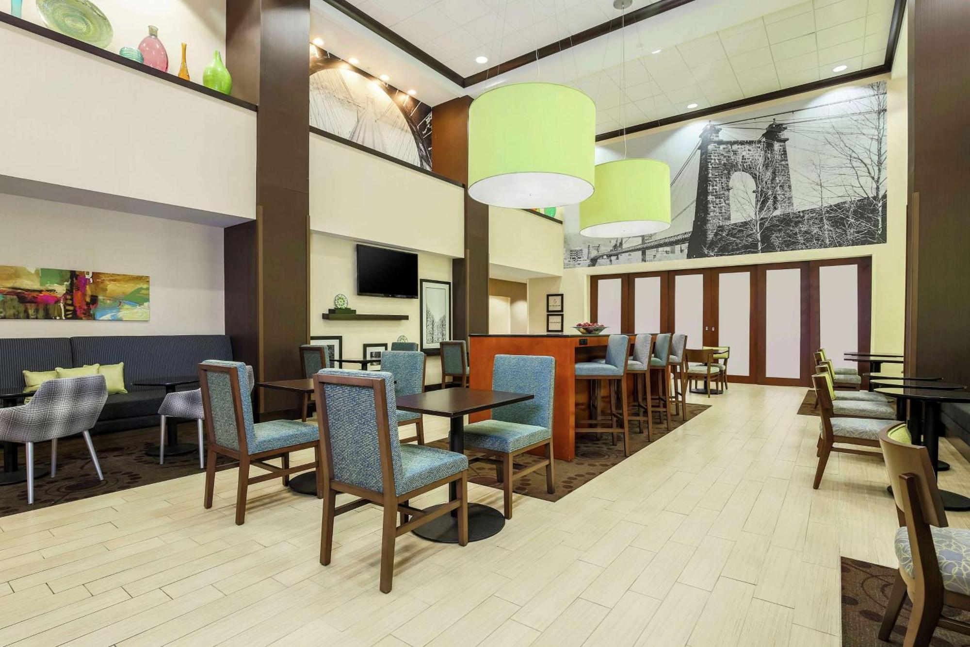 Hampton Inn & Suites Wheeling - The Highlands Triadelphia Екстериор снимка