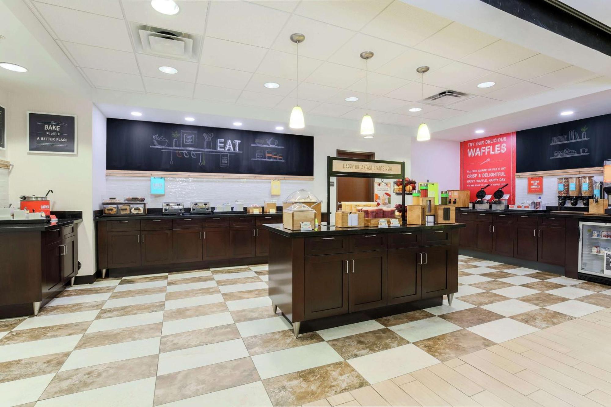 Hampton Inn & Suites Wheeling - The Highlands Triadelphia Екстериор снимка
